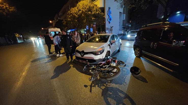 Bursa'da otomobille motosiklet çarpıştı, iki kişi yaralandı