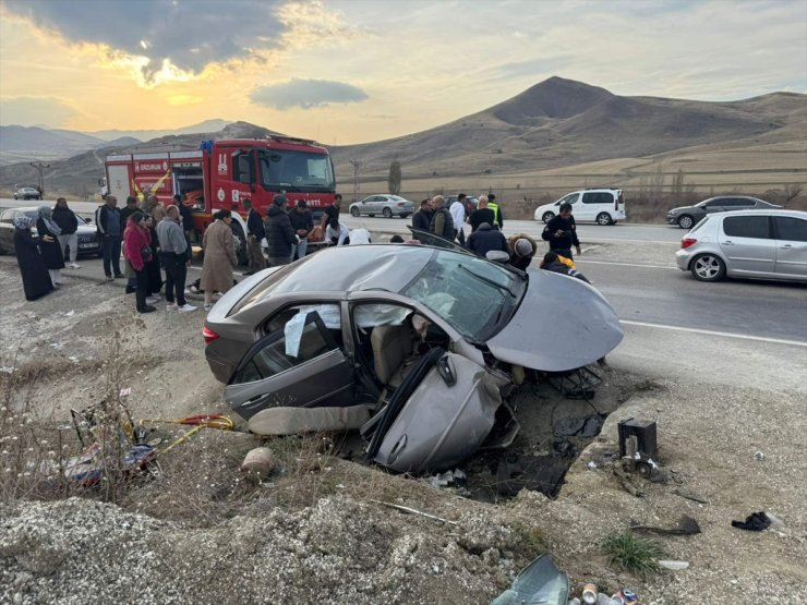 Erzurum'da su kanalına çarpan otomobildeki 3 kişi öldü, 2 kişi yaralandı