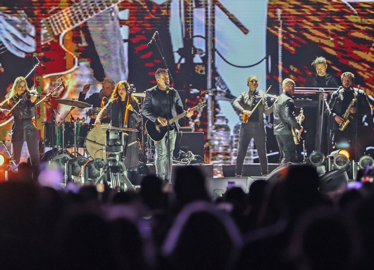 Haluk Levent, İzmir Kültür Yolu Festivali'nde konser verdi