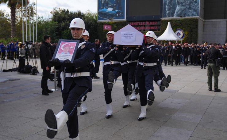 İstanbul'da trafik kazasına müdahale ederken şehit olan polis için tören düzenlendi