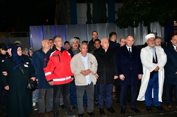 İstanbul'da trafik kazasına müdahale ederken şehit olan polisin cenazesi Trabzon'a getirildi