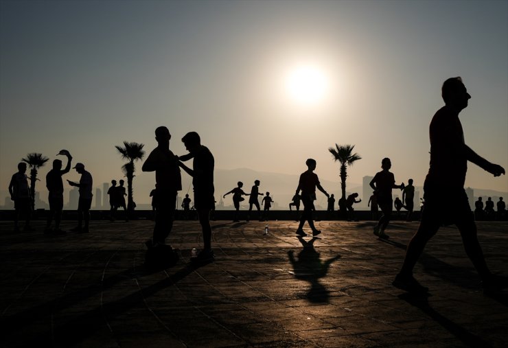 İzmir'de "Ata'dan Ana'ya Saygı Koşusu" düzenlendi