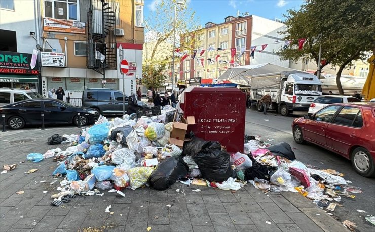 Kartal'da işçilerin eylemi nedeniyle biriken çöplere vatandaş tepki gösterdi