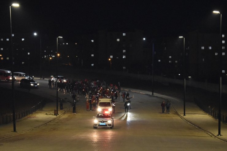 Bitlis'te Kızılay Haftası dolayısıyla meşaleli yürüyüş yapıldı