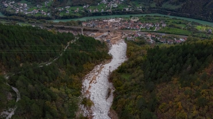 Bosna Hersek'teki sel felaketinin ardından hasar giderme çalışmaları sürüyor