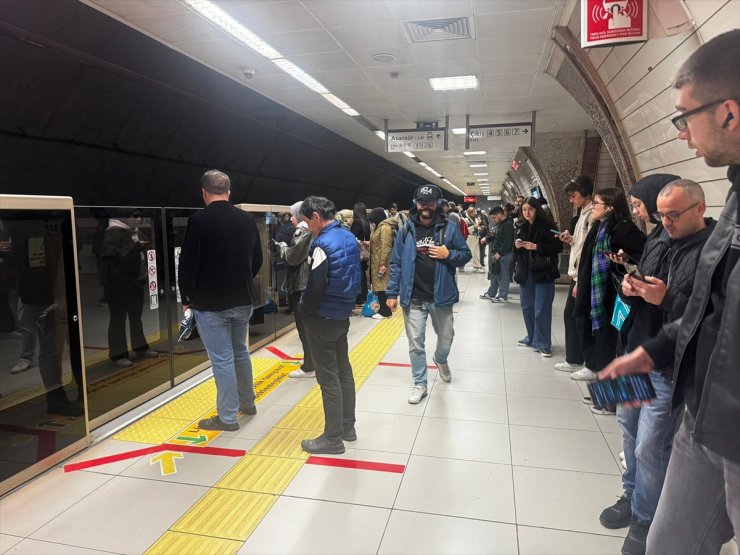 Üsküdar-Samandıra Metro Hattı'nda arıza nedeniyle yoğunluk yaşandı