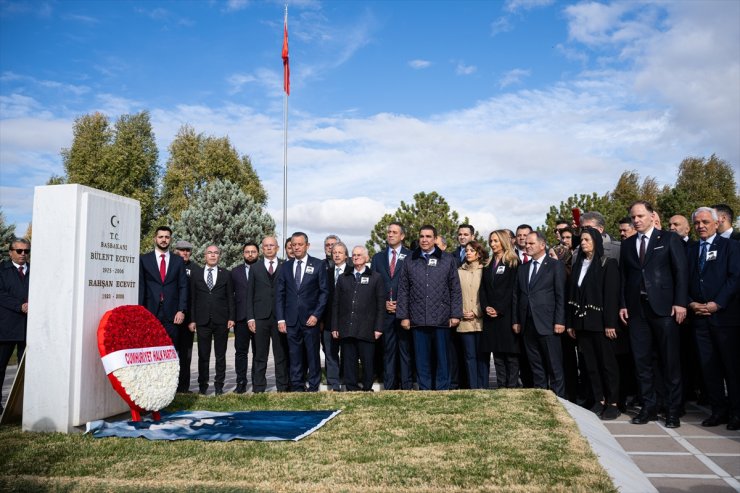 CHP Genel Başkanı Özel, Bülent Ecevit'in kabrini ziyaret etti: