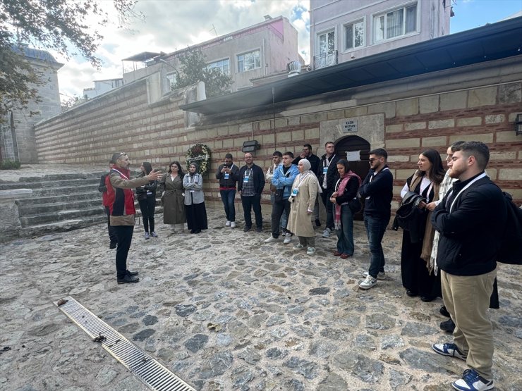 Kosovalı öğrenciler İstanbul'da vakıf eserlerini gezdi