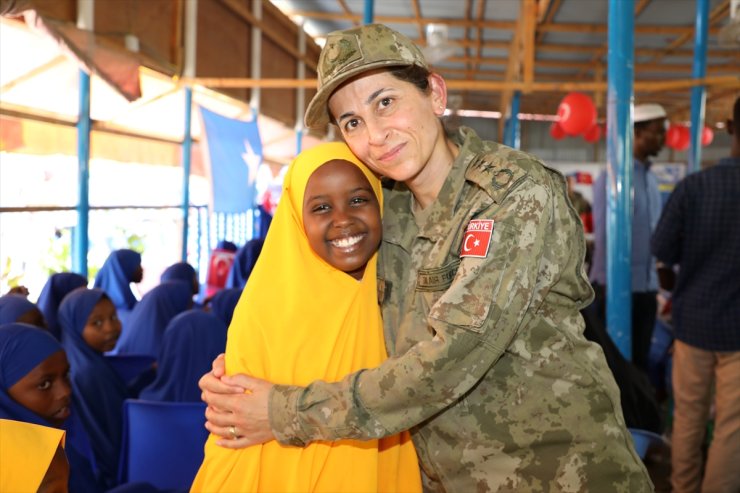 Mehmetçik'ten Somali'deki yetim çocuklara sağlık taraması