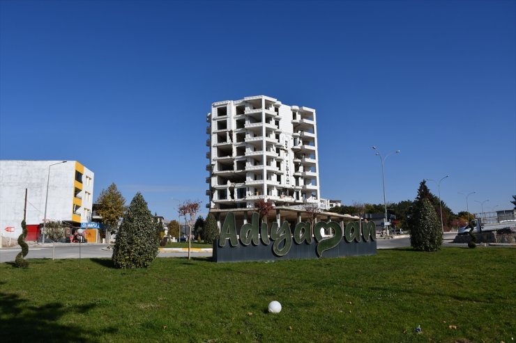 Adıyaman'da orta hasarlı binaların yıkımına başlanıyor