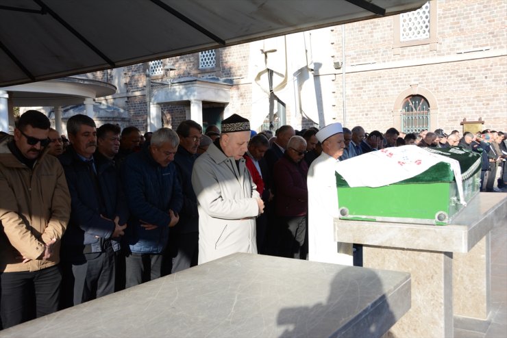 Pendik'teki kazada ölen skuter kullanıcısı kadının cenazesi Balıkesir'de defnedildi