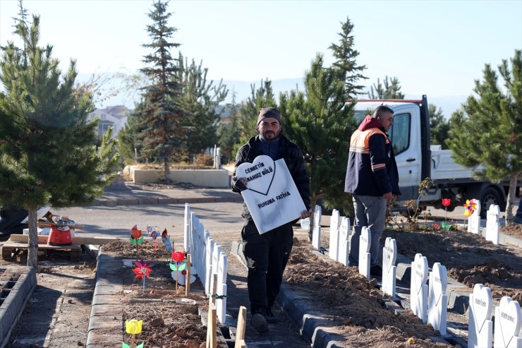 Sivas'ta arazide cesedi bulunan bebeğin mezar taşına "Cennetin günahsız gülü" yazıldı