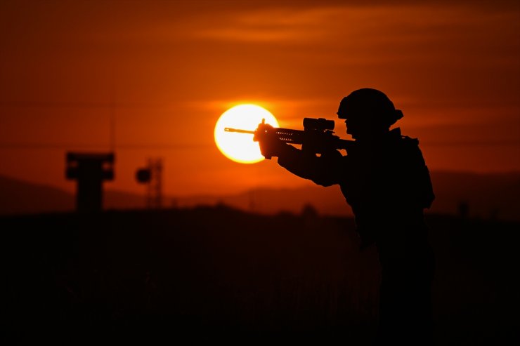 Van-İran sınırı üst düzey önlemlerle korunuyor