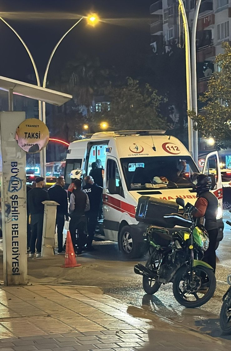 Adana'da taksiciler arasında çıkan silahlı ve bıçaklı kavgada 3 kişi yaralandı