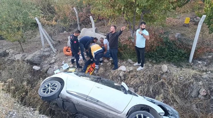 Adıyaman'da otomobille pikabın çarpıştığı kazada 10 kişi yaralandı