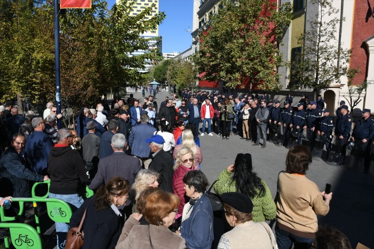 Arnavutluk'ta Tiran Belediye Başkanı Veliaj'ın istifasının istendiği protestolar sürüyor