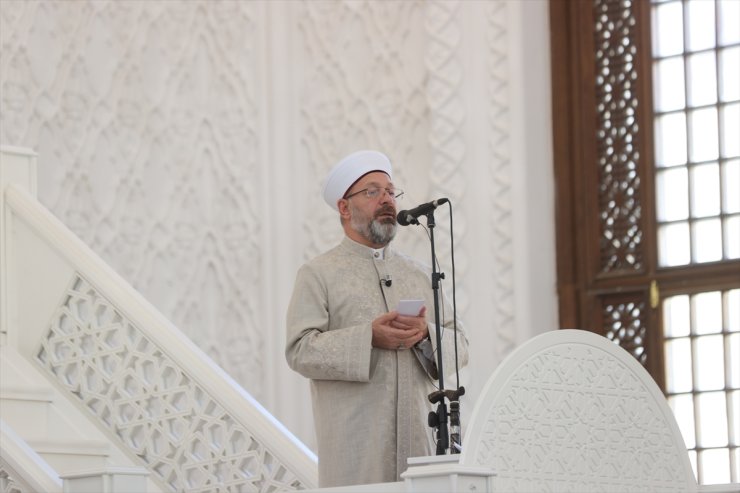 Diyanet İşleri Başkanı Erbaş, Bakü Haydar Camisi'nde hutbe irat etti: