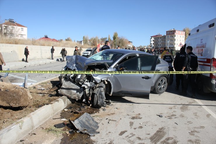 Muş'ta iki otomobilin çarpışması sonucu 1 kişi öldü, 1 kişi yaralandı