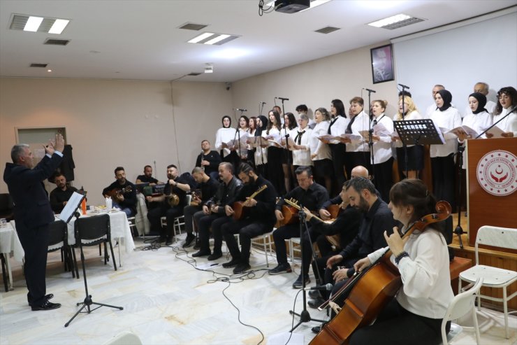 Samsun'da farklı meslek gruplarını bir araya getiren koro ilk konserini verdi