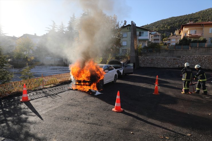 Antalya'da geleceğin itfaiyecileri uygulamalı eğitimle mesleğe hazırlanıyor