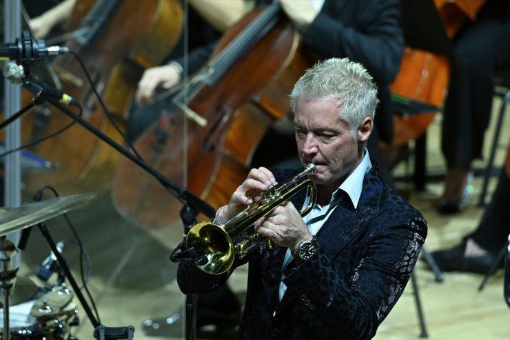 Grammy ödüllü trompetçi Botti, CSO eşliğinde Ankara'da konser verdi