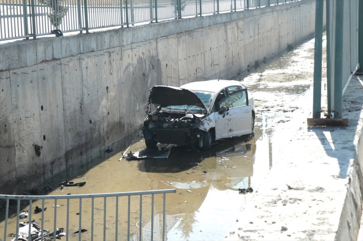 Kayseri'de nöbetten çıkan hemşire, otomobilinin kanala düşmesi sonucu yaralandı