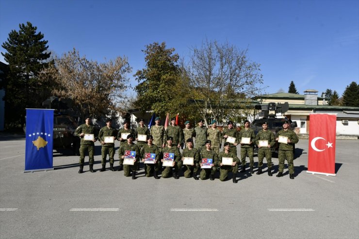 Mehmetçik'ten Kosovalı askerlere Türk zırhlısı "Cobra" eğitimi