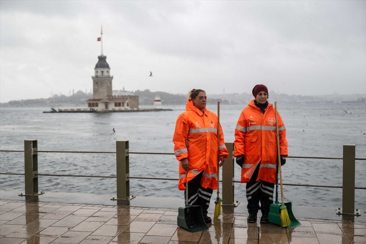 Büyük Önder Atatürk, Dolmabahçe Sarayı'ndaki odasında törenle anıldı