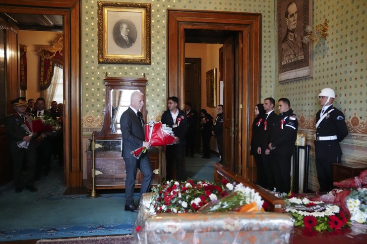 İstanbul Valisi Gül, Atatürk'ün hayata gözlerini yumduğu Dolmabahçe Sarayı'nı ziyaret etti