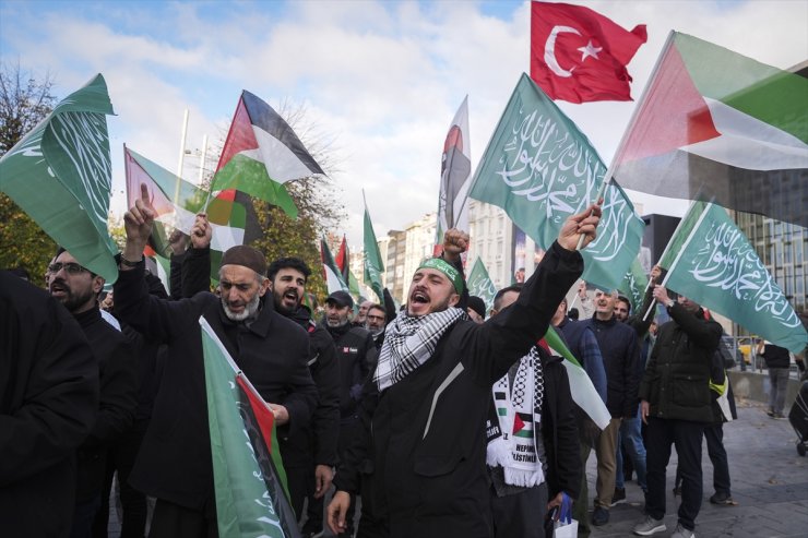 İsrail'in Gazze'ye saldırıları Almanya Başkonsolosluğu önünde protesto edildi