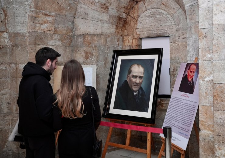 Anıtkabir'de sergilenen tarihi Atatürk portresinin orijinali merak uyandırıyor