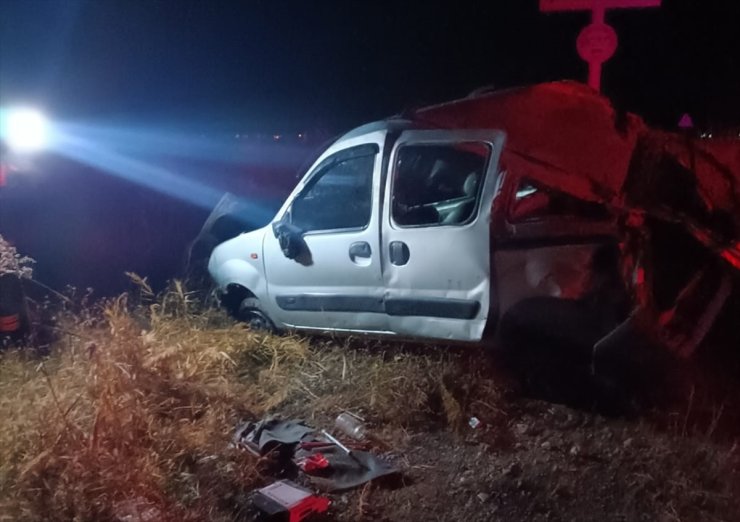 Burdur'da devrilen hafif ticari araçtaki 1 kişi öldü, 3 kişi yaralandı