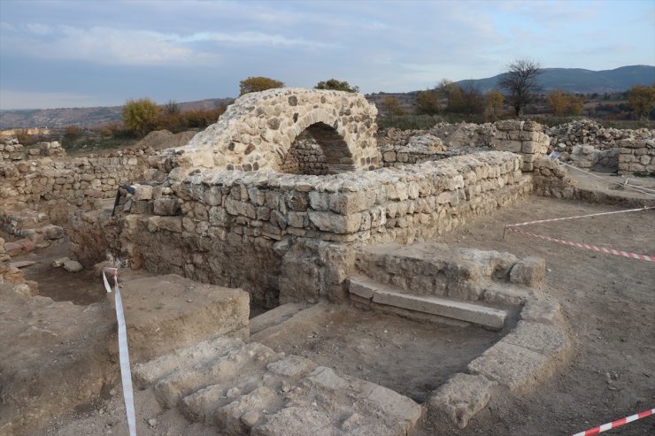 Hadrianopolis Antik Kenti'nde yaklaşık 1600 yıllık Hazreti Süleyman betimli kolye ucu bulundu