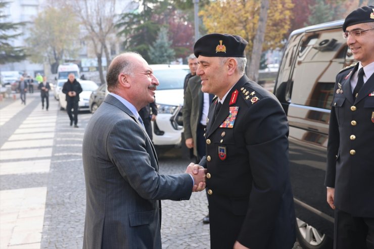 Jandarma Genel Komutanı Orgeneral Çardakcı, Çorum Valisi Çalgan'ı ziyaret etti