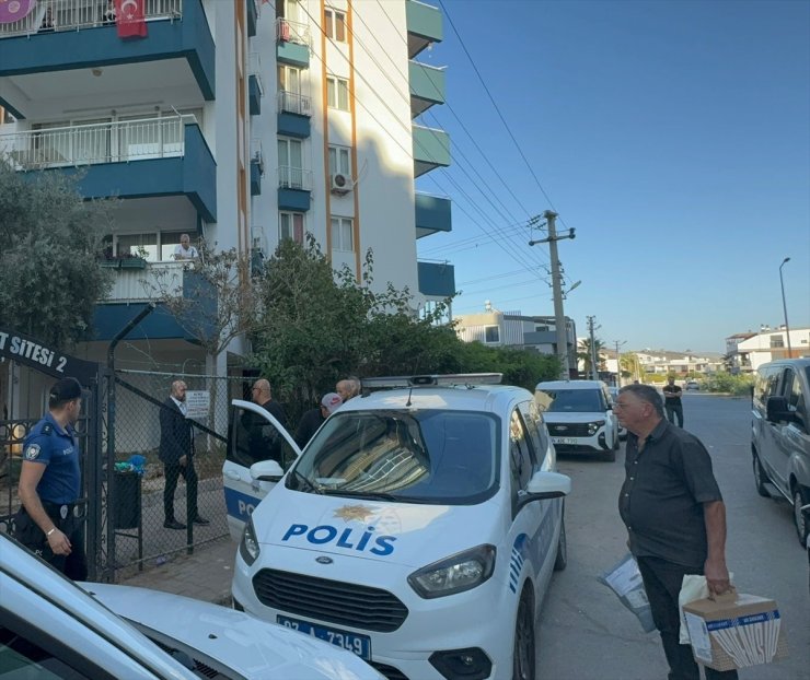 GÜNCELLEME - Antalya'da bir apartman dairesinde İran uyruklu 3 kardeş ölü bulundu