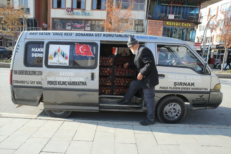 Denizlili "Elmacı Dede" yetiştirdiği elmaları Hakkari'deki askerler için getirdi