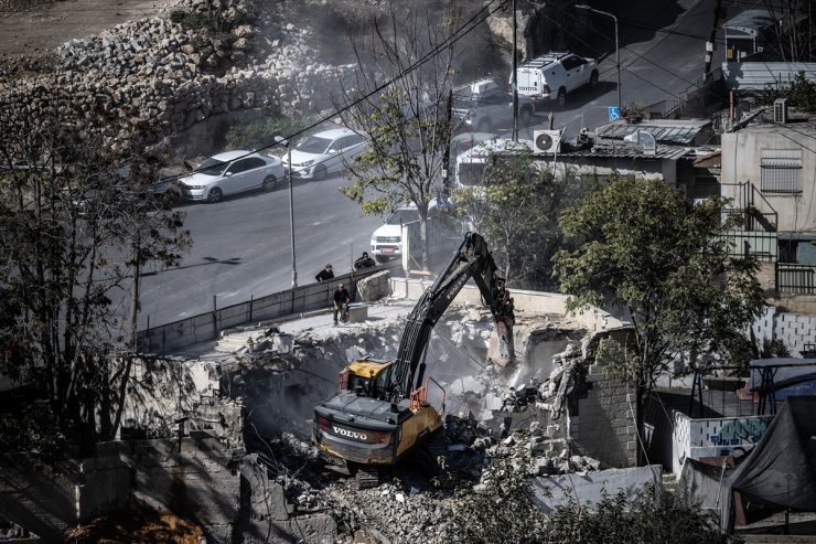 İsrail ordusu işgal altındaki Doğu Kudüs'te Filistinlilere ait bir evi yıktı