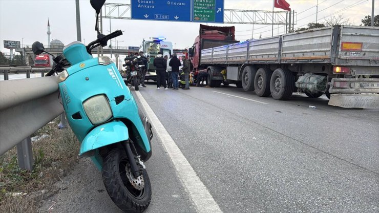 GÜNCELLEME - Kocaeli'de tırla çarpışan motosikletteki sürücü öldü