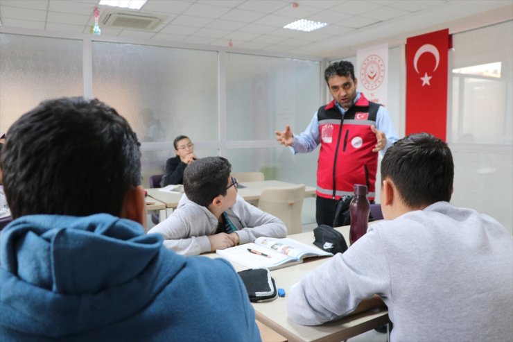 Öğrenciler rahat ders çalışsın diye kurum binasında çalışma salonları oluşturuldu