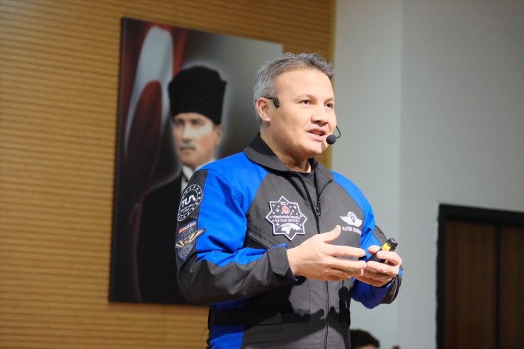 Astronot Alper Gezeravcı, OSTİM Teknik Üniversitesi'ni ziyaret etti