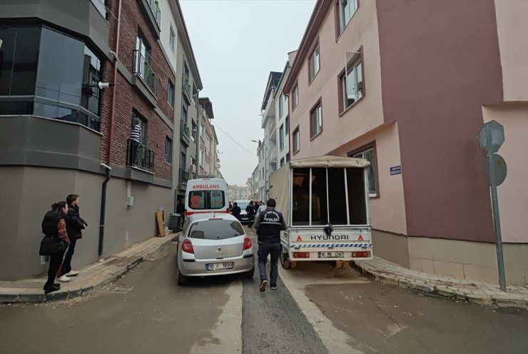 Bursa'da boşanma aşamasındaki karısını boğup çatıya çıkan kişi gözaltına alındı