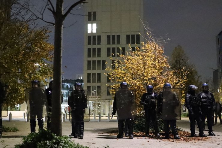 Fransa-İsrail futbol karşılaşması Paris'te protesto edildi