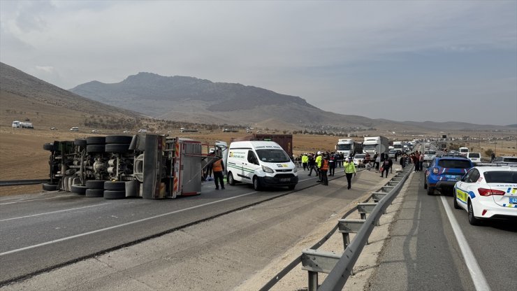 Konya'da süt tankeriyle kamyonun çarpıştığı kazada 2 kişi yaşamını yitirdi