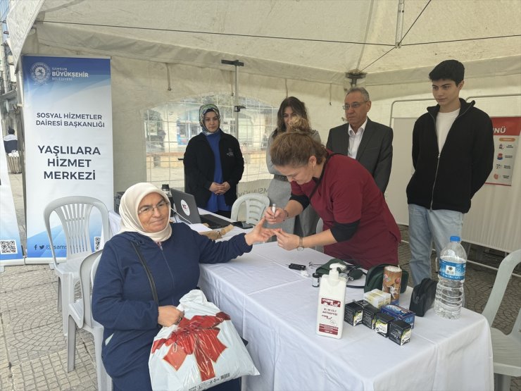 Samsun'da vatandaşlara ücretsiz kan şekeri ölçümü yapıldı