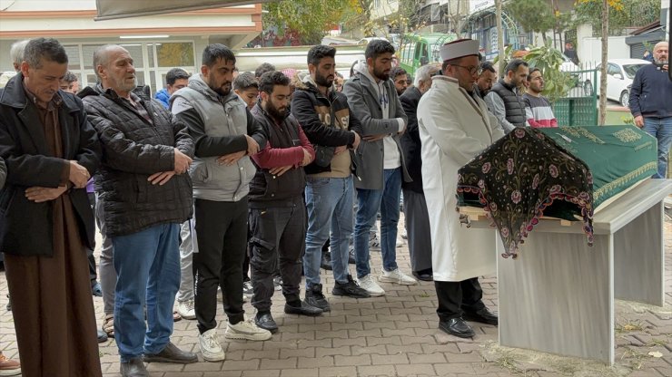 Sancaktepe'de İETT otobüsünün çarpması sonucu ölen çocuğun cenazesi defnedildi