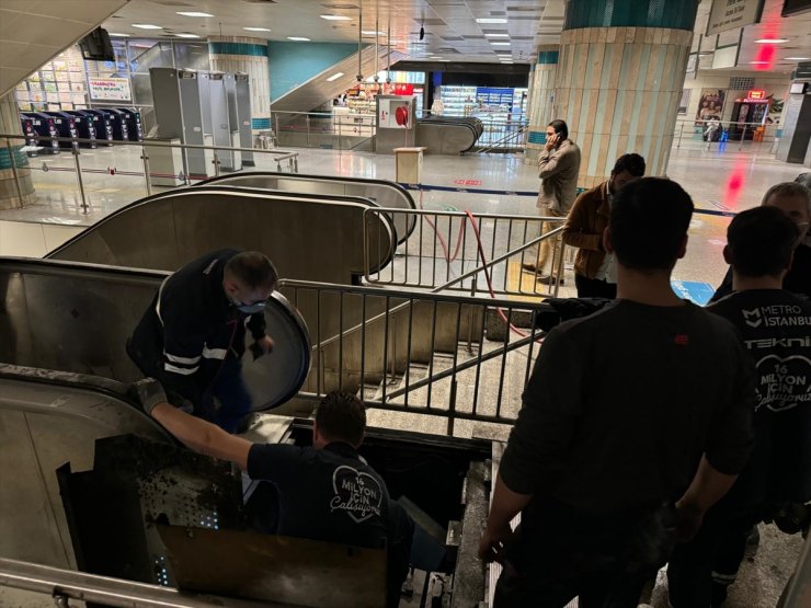 GÜNCELLEME - Yenikapı metro istasyonunda çıkan yangın söndürüldü