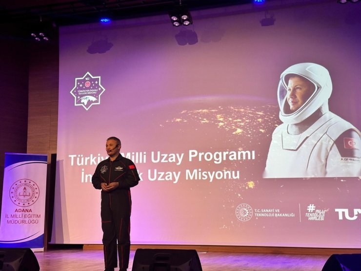 Astronot Alper Gezeravcı, Adana'da okul yöneticileriyle söyleşi yaptı