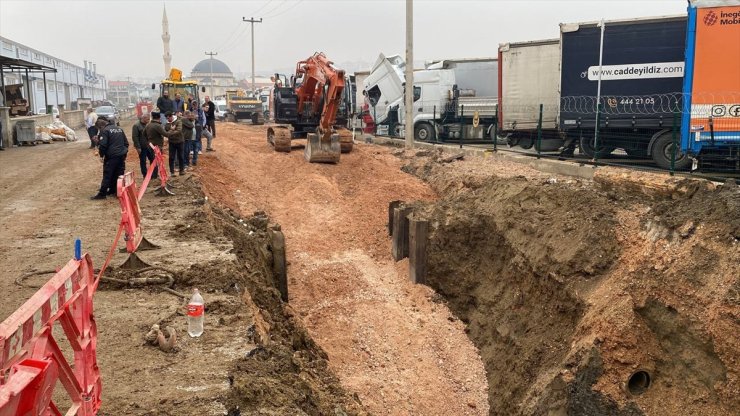 Bursa'da altyapı çalışmasında toprak altında kalan işçi kurtarıldı