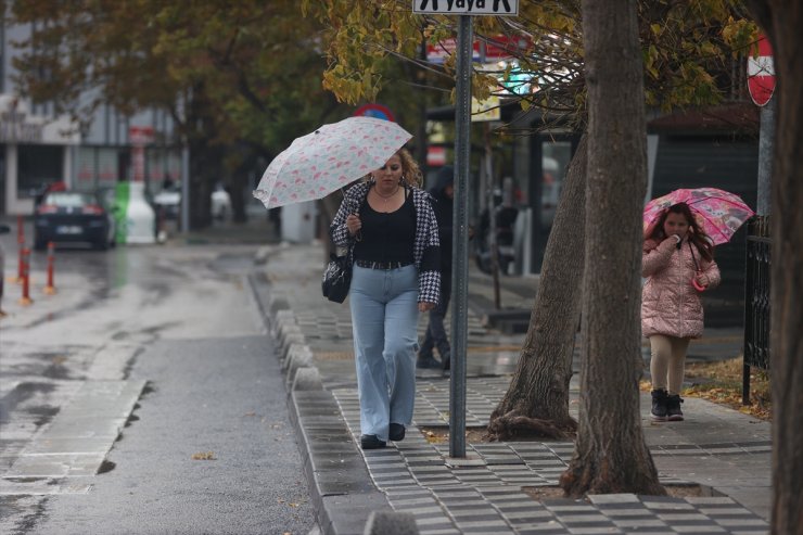 Trakya'da gök gürültülü sağanak geçişleri etkili oluyor