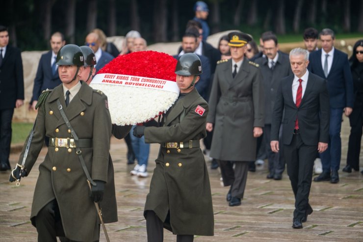 KKTC'nin Ankara Büyükelçisi Korukoğlu, Anıtkabir'i ziyaret etti